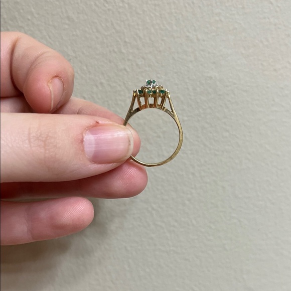 Vintage emerald and diamond 10k flower ring - Picture 4 of 12